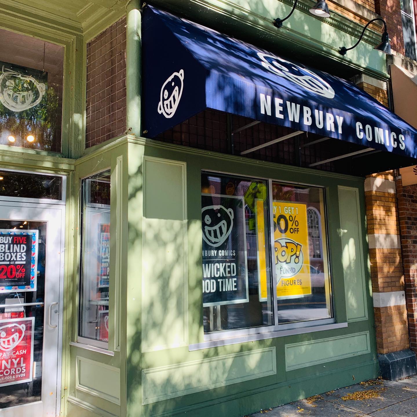 Effective Ways to Explore Newbury Comics in 2025: Discover Awesome Merch!